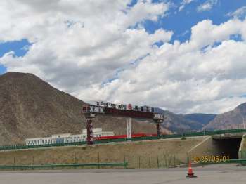 山南雅江河谷