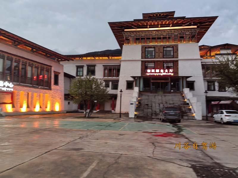 19鲁朗小镇上集.jpg