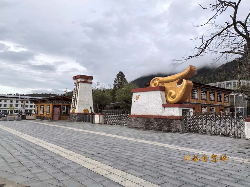 22鲁朗小镇上集.jpg