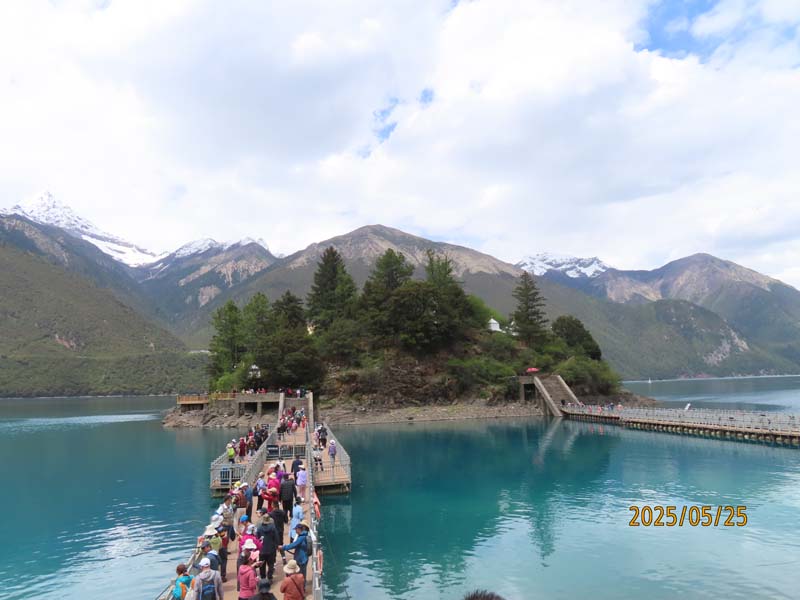 01巴松措湖心岛.JPG