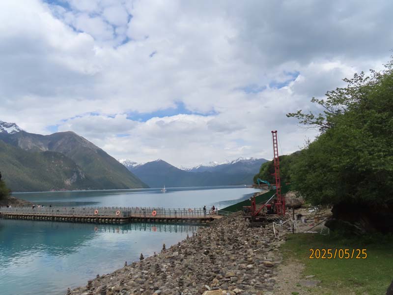 03巴松措湖心岛.JPG