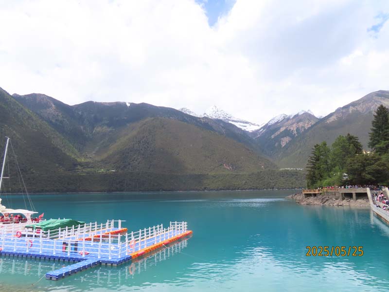 04巴松措湖心岛.JPG