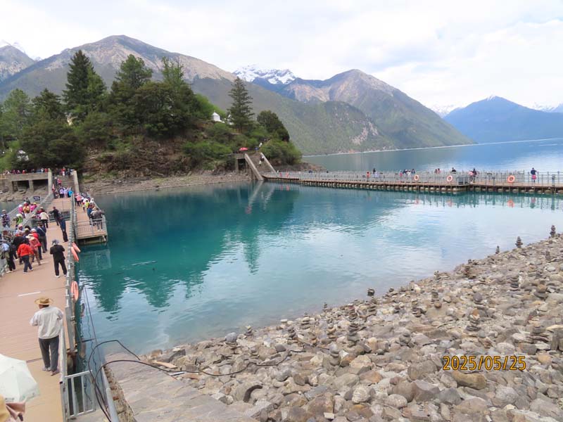 05巴松措湖心岛.JPG