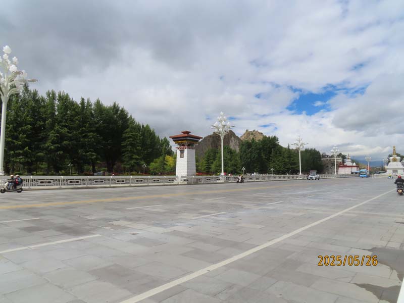 12布达拉宫广场.JPG