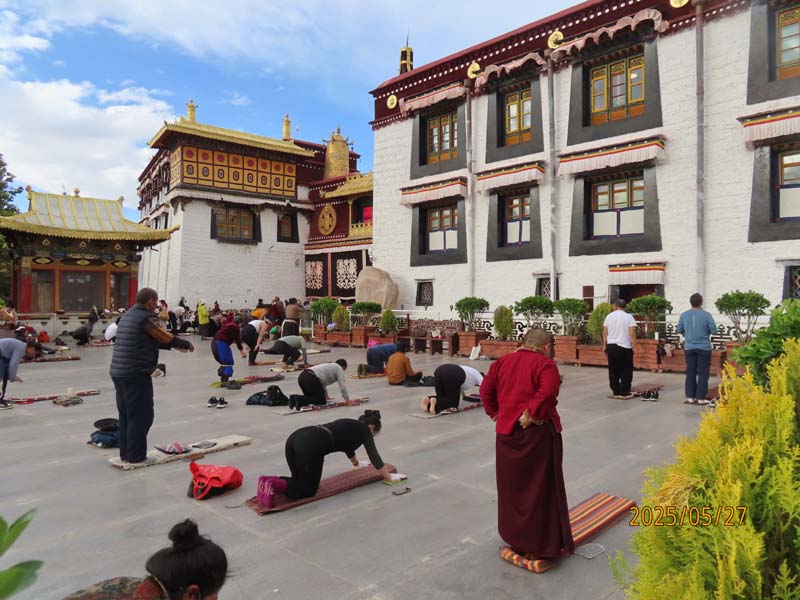 04大昭寺广场.JPG