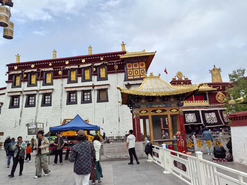 23大昭寺广场.jpg
