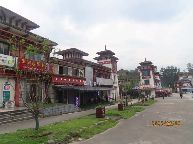 25墨脱县城.JPG